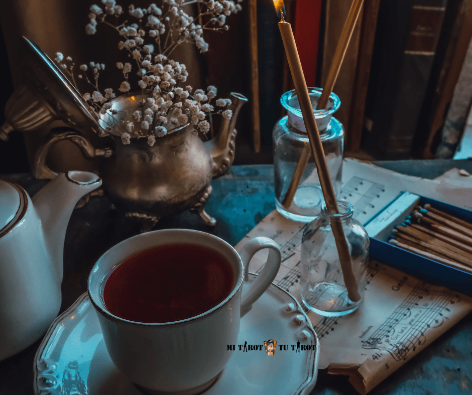 Espacio de consulta con elementos simbólicos y herramientas herbales para el autoanálisis guiado a través del té.