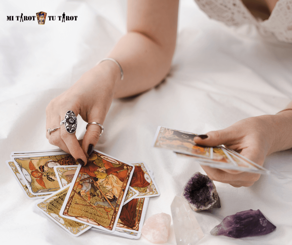 Especialista en Curso de Tarot Evolutivo y Arcanos Mayores.
